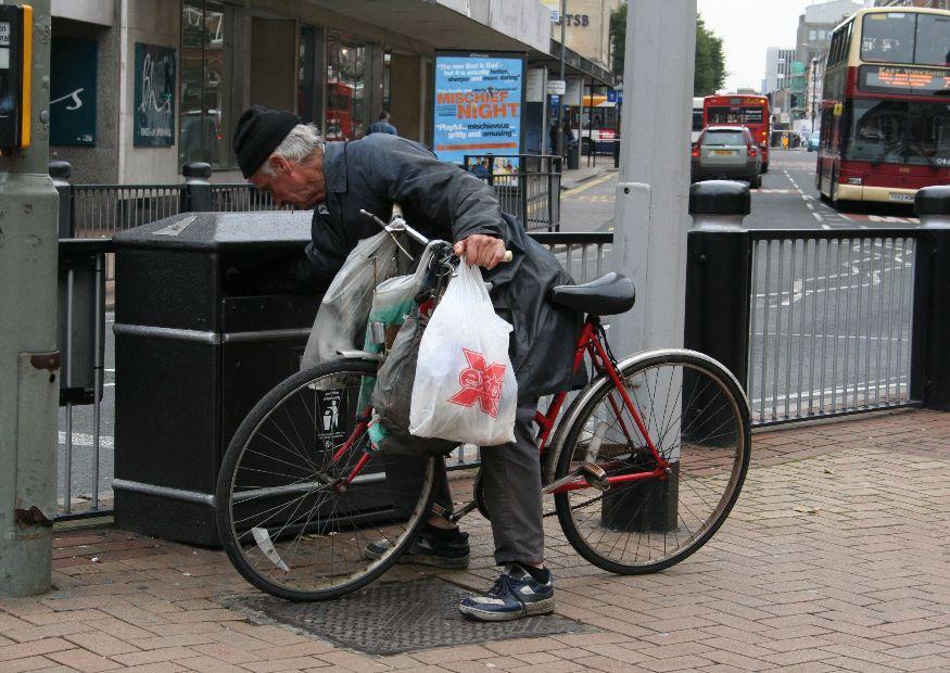 Foto dakloze in hull (en).