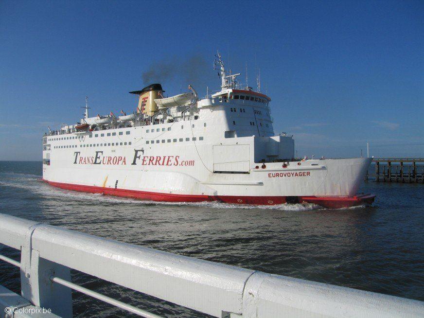 Foto ferry vaart binnen