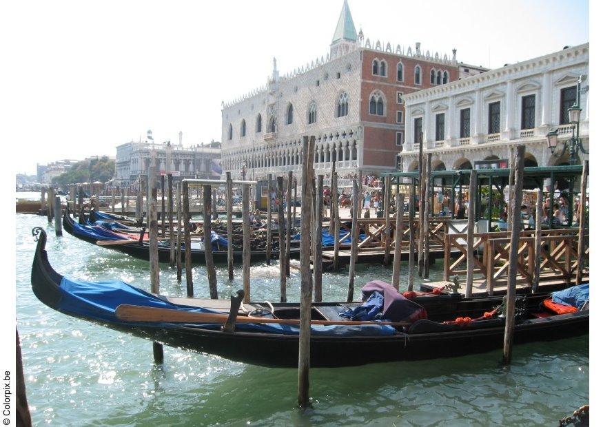 Foto gondels aan san marco