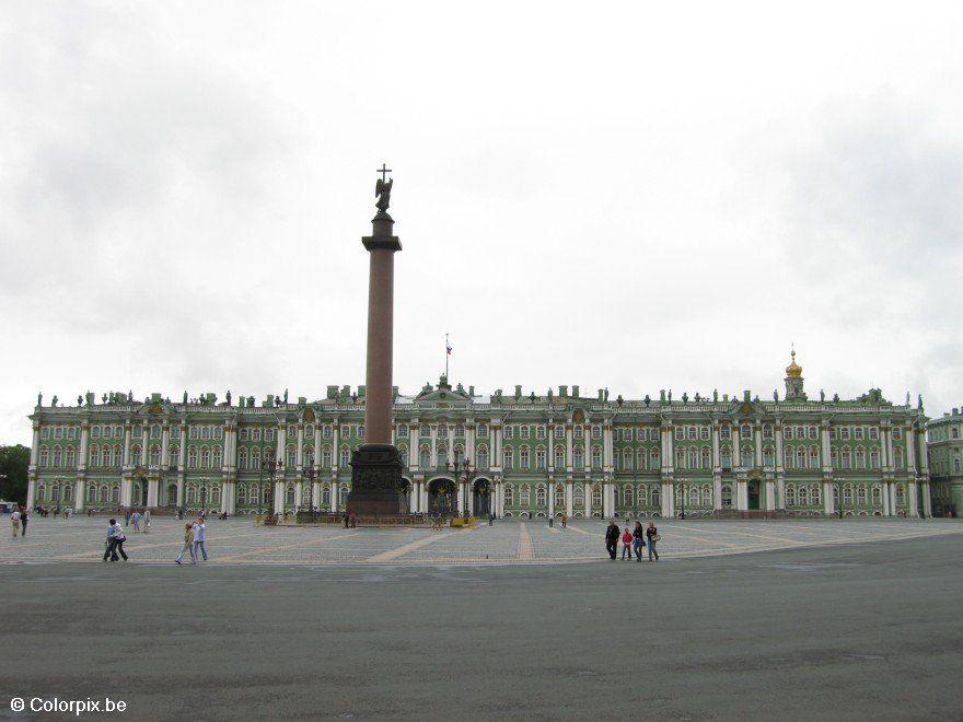 Foto hermitage - winterpaleis en alexander kolom