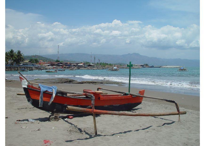 Foto klein vissersschip, indonesie