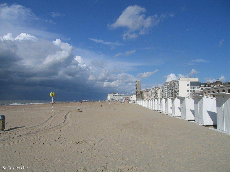 Foto strand met cabines