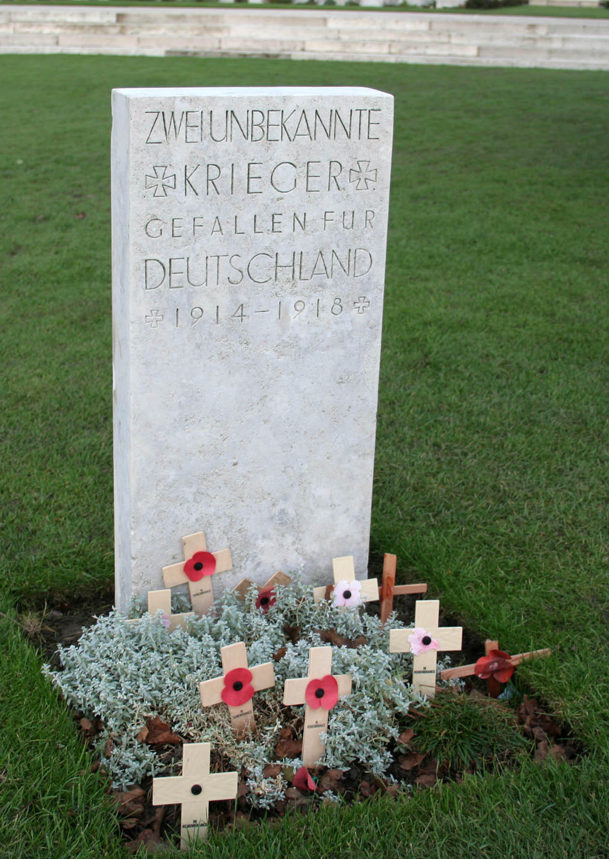 Foto tyne cot cemetery - graf duitse soldaat