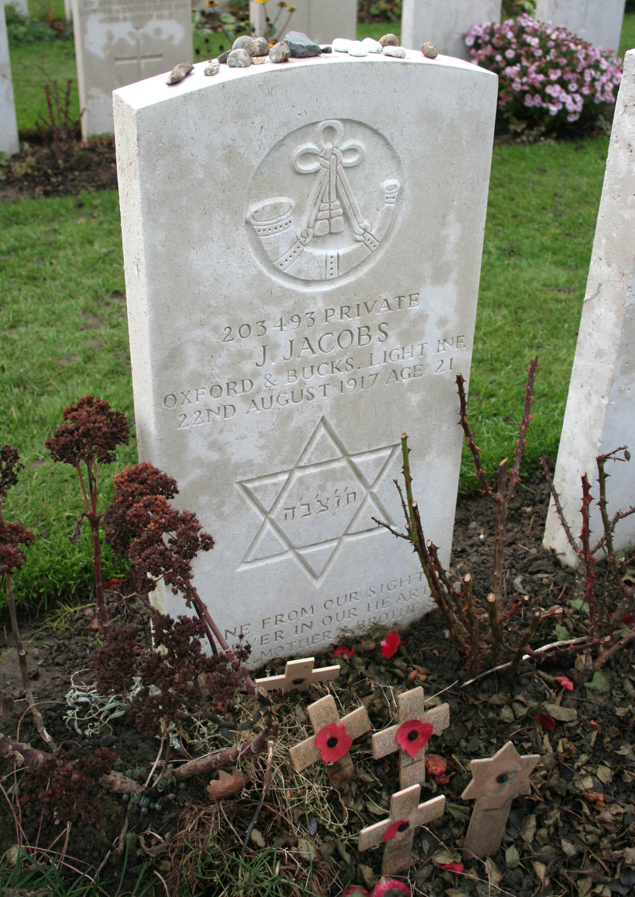 Foto tyne cot cemetery - graf joodse soldaat